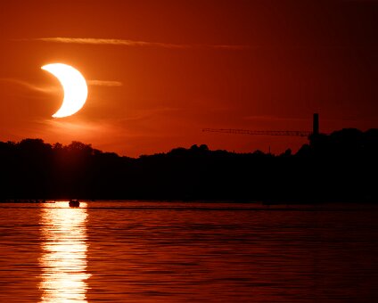 [2026-08-12] Sonnenfinsternis_260812_2026470026_hh_voll_1